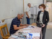 صور.. نائب محافظ الإسكندرية تدلى بصوتها فى الانتخابات البرلمانية