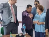 الإعلامية فريدة الزمر تدلى بصوتها فى الانتخابات البرلمانية بكرداسة 