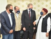 سفراء الاتحاد الأوروبي وإيطاليا يزورون جمعية مطروح لتنمية الزراعة الصحراوية
