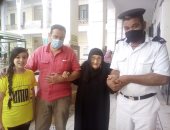 فيديو وصور.. مسنة تدلى بصوتها فى انتخابات النواب بالمنيا