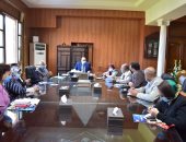 اعرف تفاصيل اجتماع رئيس جامعة بنى سويف للشعب والبرامج الجديدة