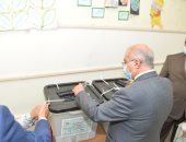 رئيس جامعة أسيوط ونوابه يشاركون فى الإدلاء بأصواتهم بانتخابات النواب.. صور