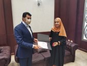 وزير الرياضة يكرم الزهراء حلمى الأول على مستوى العالم فى حفظ القرآن.. صور