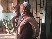 توافد المرضى والأهالي للمشاركة فى العملية الانتخابية بأسوان.. صور