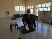 رئيس جامعة القاهرة يدلى بصوته فى انتخابات مجلس النواب بالشيخ زايد