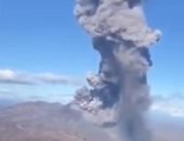 بركان في روسيا يقذف الرماد إلى 5 كيلو مترات للمرة الثانية فى أسبوع.. فيديو