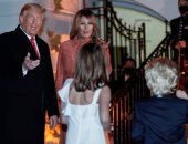 صور.. ترامب وزوجته يحتفلون مع الأطفال بعيد الهالوين فى ساحات البيت الأبيض