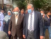محافظ القاهرة ومدير الأمن يتفقدان أعمال إصلاح خط المياه بشارع سكة الوايلى.. صور
