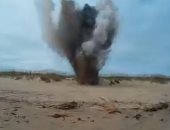 لحظة تفجير البحرية الأمريكية قنبلة من الحرب العالمية الثانية.. فيديو وصور