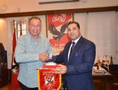 تعليم الكبار توقع برتوكول مع الأهلى لمحو أمية غير المتعلمين بالنادى