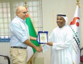 هشام نصر فى ضيافة الاتحاد الإماراتى لكرة اليد.. وتبادل الهدايا التذكارية 