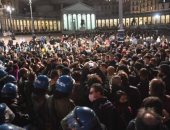 الفوضى تعم إيطاليا بعد احتجاجات ضد إغلاق كورونا.. صور