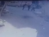 4 شباب يعتدون على مسن ويسحلونه فى شوارع مدينة تلا بالمنوفية.. فيديو
