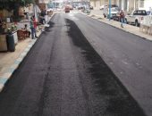 محافظ مطروح يتابع رصف عدد من الطرق الداخلية بالمدينة.. صور