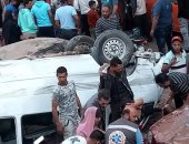 مصرع سيدة وإصابة 7 أشخاص فى حادث انقلاب ميكروباص من أعلى دائرى الخصوص .. صور