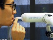 سنغافورة تطور اختباراً لتحليل التنفس لاكتشاف مصابى كورونا فى دقيقة واحدة