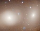 تلسكوب هابل يرصد مجرات على شكل "قرع العسل" على بعد 120 سنة ضوئية