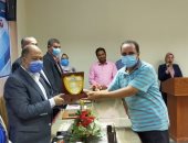 "مياه الفيوم" تنظم حفلا لتكريم العامل المثالى و43 عاملا من المتميزين .. صور