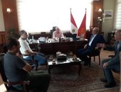 محافظ بورسعيد يستقبل رئيس النادى المصرى والمدير الفنى للفريق.. صور