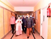 محافظ أسيوط يتفقد مستشفيات الصدر والحميات ويطمئن على جاهزيتها لاستقبال حالات كورونا