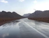 غلق طريق غارب - الشيخ فضل بعد سقوط أمطار بالكيلو 75 فى نطاق محافظة المنيا