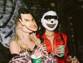 النجمة العالمية دوا ليبا تحتفل بالهالوين بقناع لـ"مستر بين".. صور