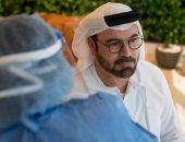 وزير شؤون مجلس الوزراء الإماراتى يتلقى لقاح فيروس كورونا