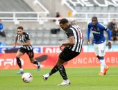 إيفرتون يمنح ليفربول قمة الدوري الإنجليزي بالسقوط أمام نيوكاسل.. فيديو