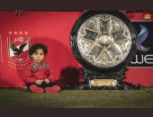 مؤمن زكريا عن صورة ابنه مع درع الدورى: بألف معنى