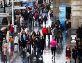  المطر يغسل شوارع العاصمة البريطانية لندن ..صور