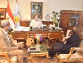 محافظ أسيوط يشدد على ضرورة التنسيق بين الجهات المعنية لرفع كفاءة الشوارع