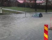فيضانات فى مدينة أوميو بالسويد ومطالب ببقاء المواطنين فى المنازل "صور"