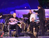 كايرو ستيبس يتألق خلال حفله بمهرجان الموسيقى العربية بمشاركة علي الهلباوي