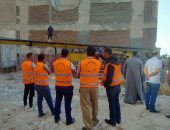 محافظة الإسكندرية توقف بناءً مخالفا بسيدى بشر وتتحفظ على المعدات.. صور