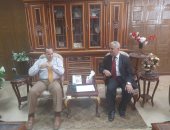 محافظ شمال سيناء يؤكد على مشاركة جامعة العريش فى عمليات التنمية