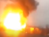 كاميرا ترصد مشاهد مروعة للحظة انفجار ضخم في مستودع لتخزين الغاز بموسكو