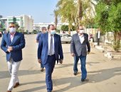 صور.. رئيس جامعة بنى سويف يشدد على الالتزام بالإجراءات الاحترازية