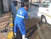 صور.. أحياء الإسكندرية تكثف أعمال رفع مياه الأمطار من الكورنيش والشوراع الرئيسية