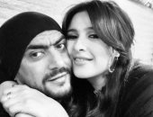 ياسمين عبد العزيز تنشر صورة رومانسية مع زوجها أحمد العوضى :" بطلى"  