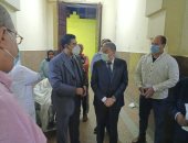 محافظ المنيا يتابع حالة المصابين فى حادث تصادم سيارتين بالصحراوى الشرقى