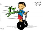 كاريكاتير كويتى يبرز قرار الحكومة بمنع السير باستخدام السكوتر الكهربائى