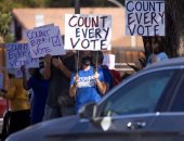 الأمريكيون يتظاهرون تحت شعار " احسب كل صوت" فى الانتخابات الأمريكية.. ألبوم صور