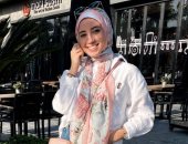 "رنا" مصرية بريطانية تركت الإدارة لتتفرغ للموضة واختيرت أفضل مدونة فى 2020
