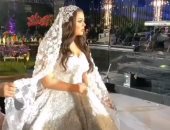 أول فيديو لـ هنادى مهنا بفستان الزفاف قبل انطلاق مراسم الحفل