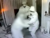 غضب بعد ضرب عجوز أثناء سرقة منزله بإنجلترا.. والشرطة تبحث عن اللصوص.. فيديو 