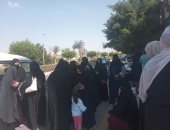 صور.. توافد كبار السن والسيدات السيناويات على لجان الانتخاب بطور سيناء