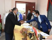 محافظ الشرقية يتفقد لجنة مدرسة الزقازيق الثانوية لمتابعة انتخابات النواب‎ ..صور