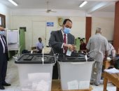 نائب محافظ المنوفية يدلى بصوته ويتفقد عددا من اللجان الانتخابية بمنوف.. صور