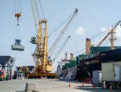 استخدام أوناش شحن وتفريغ صديقة للبيئة بميناء دمياط لأول مرة بالموانئ المصرية