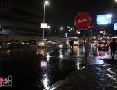 تساقط الأمطار بالقاهرة الكبرى.. انتشار فرق الطوارئ بالشوارع لمنع تجمع المياه.. والأرصاد تحذر: مستمرة حتى الأربعاء وغزيرة ورعدية بالسواحل الشمالية الغربية.. وتمتد لمحافظات كفر الشيخ والبحيرة والدقهلية والغربية